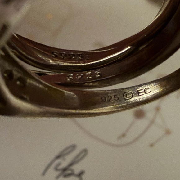 Scrap rings lot over 47 grams some wearable some marked 925 sterling silver - Picture 6 of 6